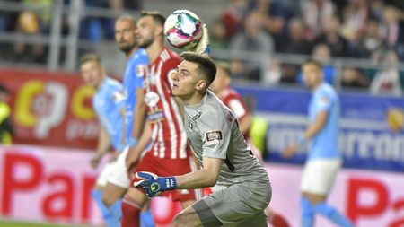 Ratează CFR Cluj transferul lui Mihai Popa? „Dacă oamenii cred că sunt pregătit, atunci se vor ocupa de transfer!" Portarul a anunțat unde vrea să joace