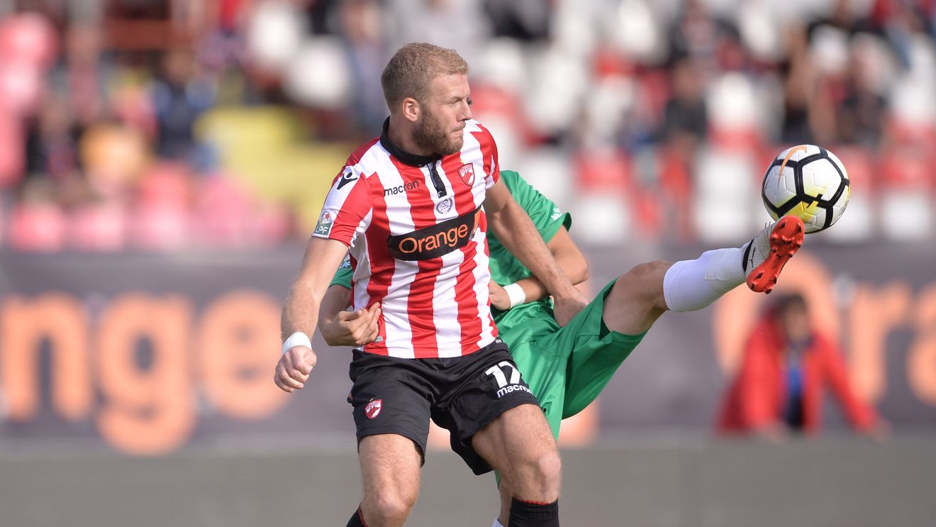 "Mai bine cântați voi și jucăm noi" FOTO | Mesajul dur afișat de galeria dinamovistă la meciul cu Concordia Chiajna