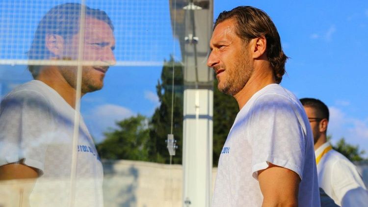 Francesco Totti a sosit în România! Motivul vizitei fulger