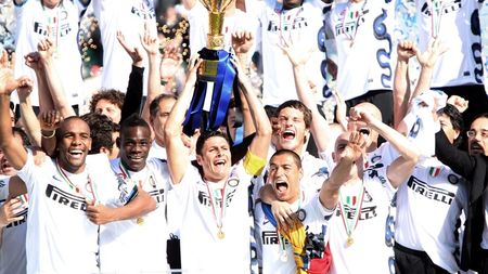 Fanii lui Inter au sărbătorit câștigarea titlului la Siena și Milano!