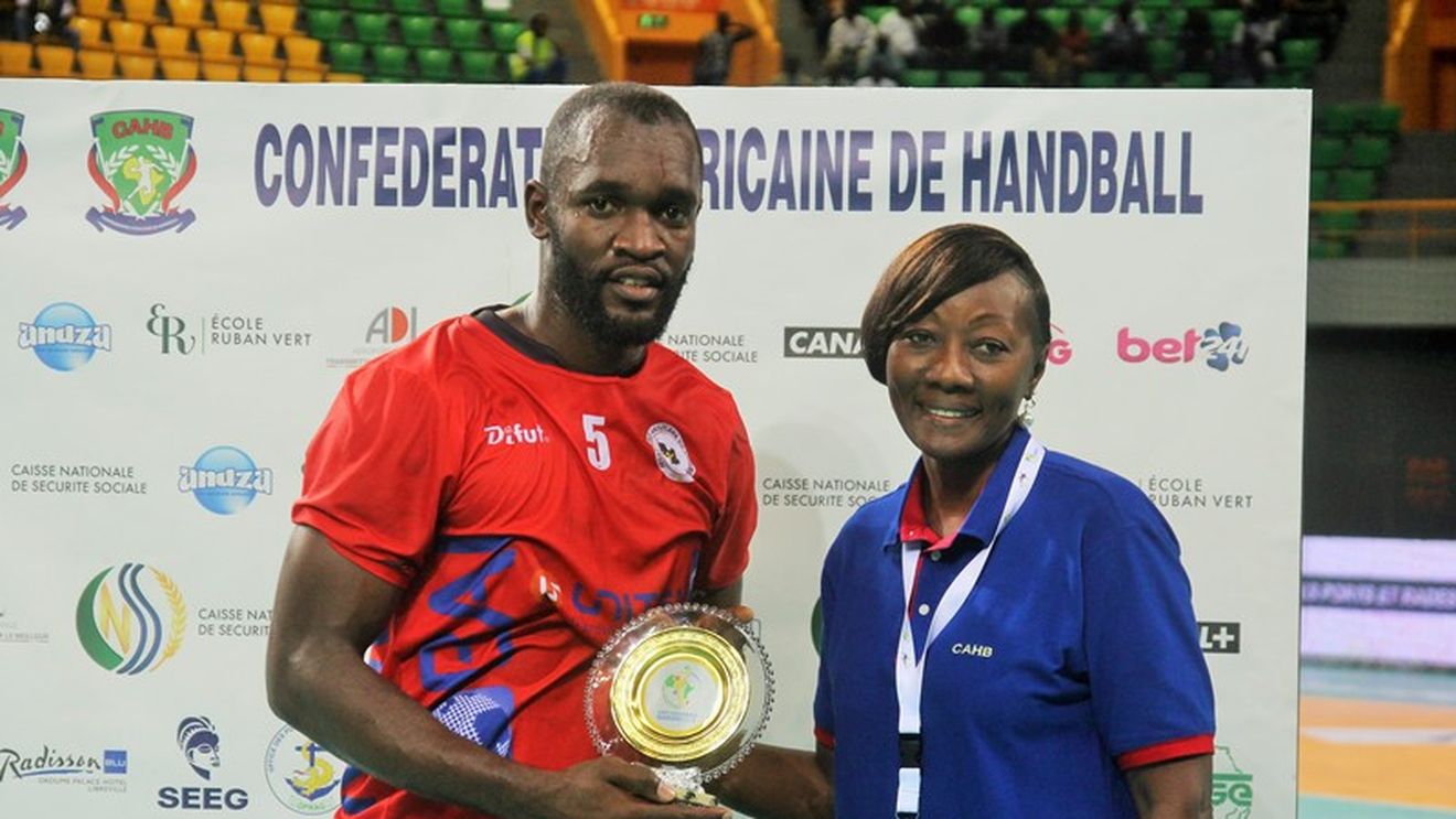 Transferul ratat de Dinamo pentru „dubla" cu Sporting doare acum și mai mult după eliminarea din Liga Campionilor: „Federația a fost pasivă, ca să mă exprim frumos și să nu deschid un subiect delicat. Nu știm să ne respectăm între noi și asta doare" + replică pentru Vasile Stângă