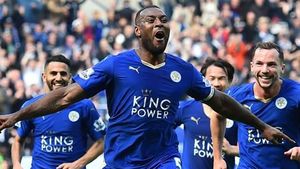 Și visul continuă! Leicester e în sferturile Champions League după un meci nebun cu Sevilla! Căpitanul Morgan și portarul Schmeichel, eroii "vulpilor". Juve s-a calificat și ea, după o nouă victorie cu Porto