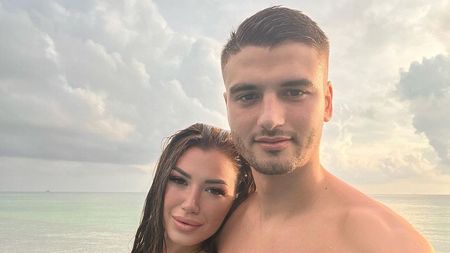 A fost părăsit de iubită, dar și-a găsit liniștea în brațele altei bombe sexy. Cum arată actuala parteneră a lui Dragoş Nedelcu. Anca Gheauru este de o frumuseţe răpitoare | GALERIE FOTO