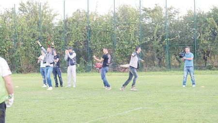 "Câinii" își pot dubla salariile! Elevii lui Stoican au prime promise egale cu remunerația pe un an