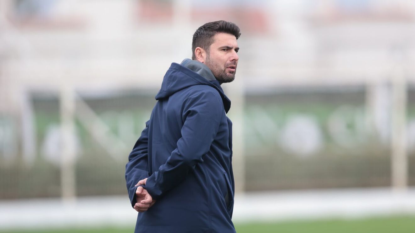 Adrian Mutu a primit o nouă lovitură. Ce fotbalist important e la un pas să plece de la Petrolul, direct din cantonament. EXCLUSIV