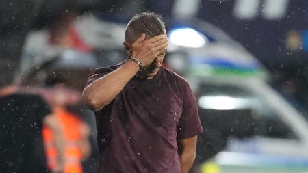 Scene uluitoare după UTA - Rapid 0-0! Daniel Pancu a început să urle: „Plec, dacă nu mă respectați”