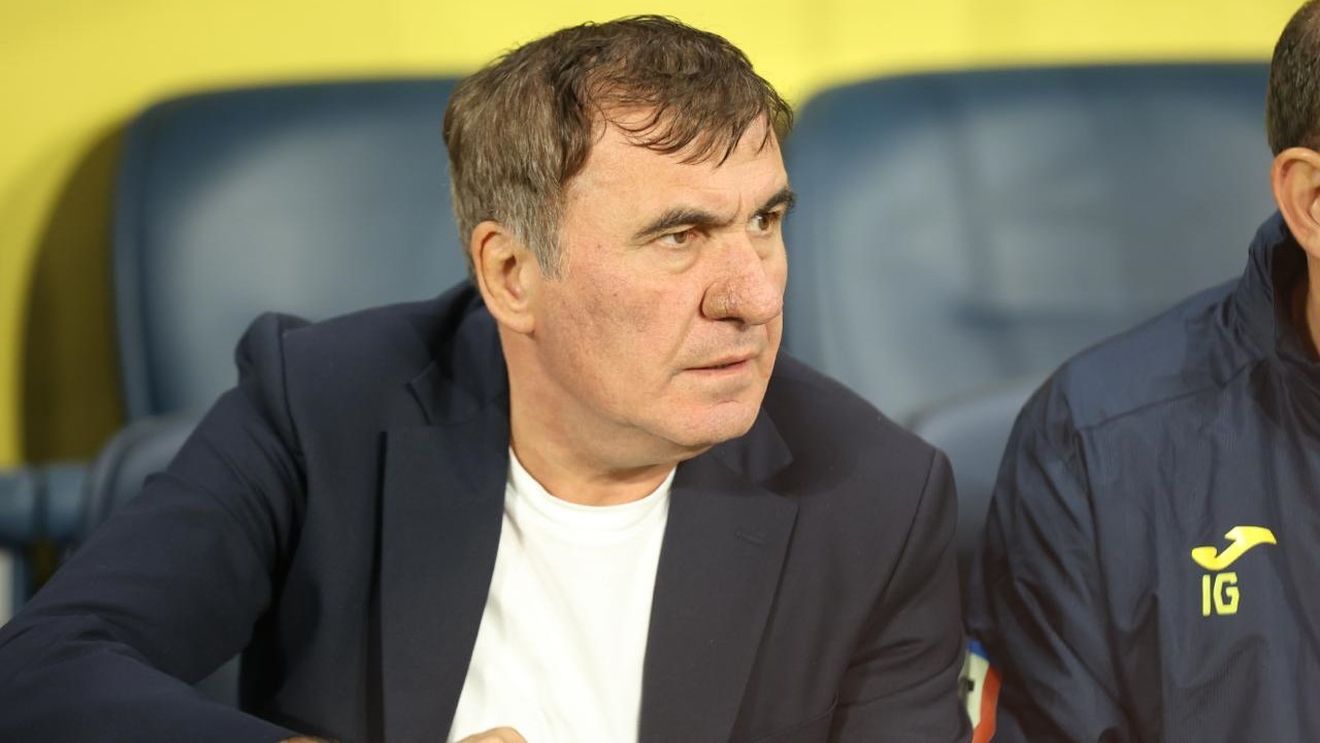 Gică Hagi s-a săturat după 45 de minute! Fotbalistul, OUT din echipa României la pauza meciului cu Suedia