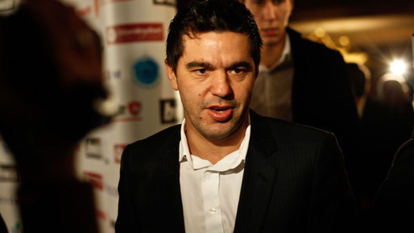 Își amână debutul! Contra și Roșu încă nu pot sta pe banca Petrolului!** Mircea Rednic n-a apucat să-și rezilieze contractul