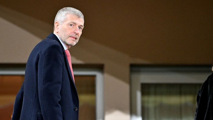 Guvernul României a intervenit în forță şi a blocat vânzarea tabloului „Sfântul Sebastian”, care a fost al Regelui Mihai, de către miliardarul rus Rybolovlev