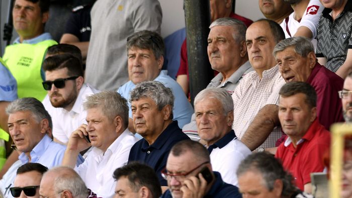 Românul care a jucat cu Gică Hagi a ales un nume surpriză pentru „cel mai complet jucător care a existat la noi”: „Era mult peste Modric!”
