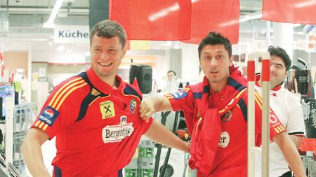 Glume de cantonament: Niculae l-a "caftit" pe Marica