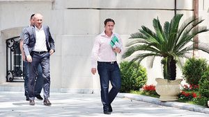 Scurtcircuit pe axa Reghe-Becali!** Rămas fără omul de încredere, antrenorul poate ceda în orice clipă: "S-a grăbit! Îi va fi greu cu MM!" Așa arată situația nefardată