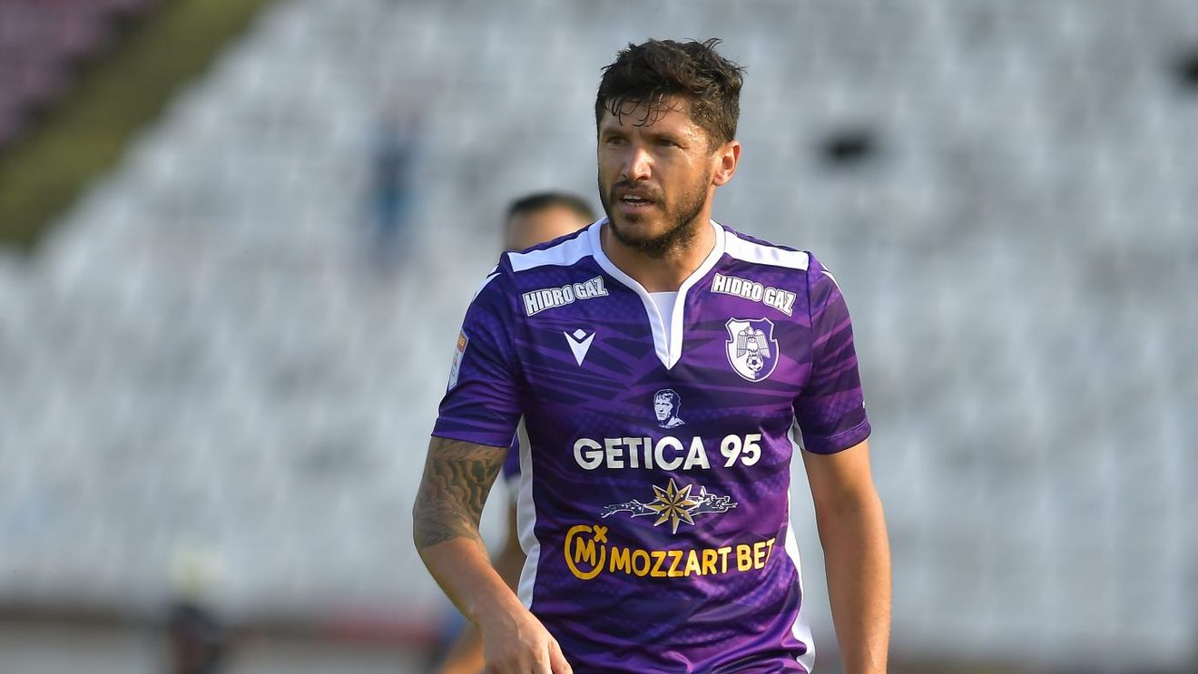 Cristi Tănase a vrut să sară la bătaie: fanii piteșteni l-au înjurat pentru că a scandat alături de suporterii FCSB!