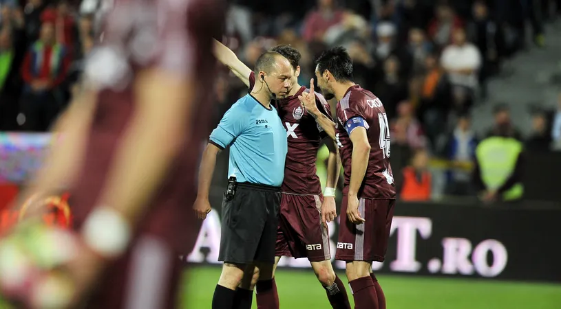 Sezon de coșmar pentru Marius Avram! VIDEO | Arbitrul român i-a scos din minți pe englezi: a validat un gol marcat în prelungirile partidei Napoli - Liverpool din Youth League, dar pe teren se aflau două mingi