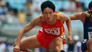 Campionul olimpic Liu Xiang se retrage din activitate