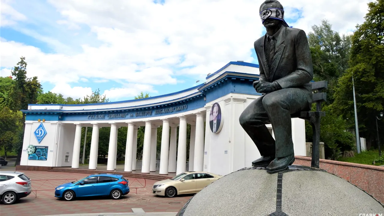 Prostest inedit al fanilor lui Dinamo Kiev împotriva lui Mircea Lucescu! Ce au făcut suporterii care s-au simțit umiliți la statuia legendarului Lobanovski