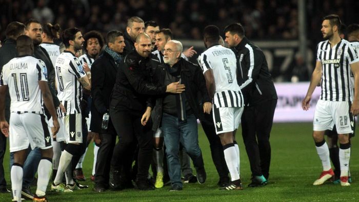 Șeful lui Răzvan Lucescu la PAOK i-a șocat pe elvețieni: „Patronul oligarh excentric a intrat cu pistolul pe teren”