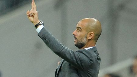 VIDEO: Guardiola i-a "ars" cu poftă o palmă lui Jerome Boateng în timpul meciului Schalke - Bayern 0-4