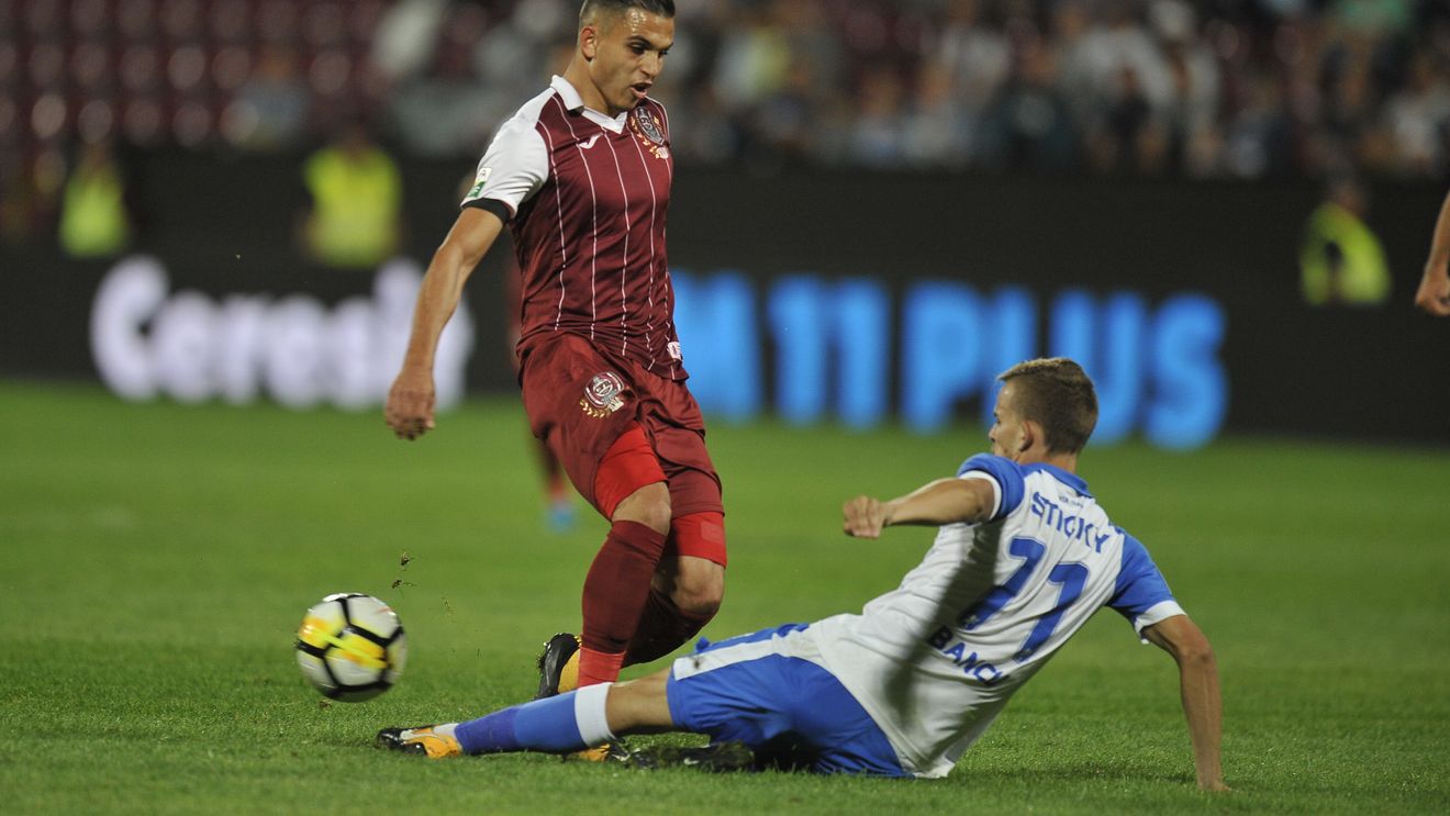 Dan Petrescu, schimbare importantă de strategie! "Bursucul" l-a "mazilit" pe jucătorul care a profitat la maximum de regula impusă de FRF