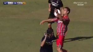 VIDEO** Chivu, gafă de AMATOR într-un amical cu echipă din liga a treia! Românul s-a speriat de minge la o centrare