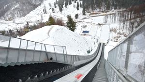 Fabrica de sărituri cu schiurile!** În cinci ani s-a ridicat deja un complex de trambuline iar românii de 15 ani sar și 130 de metri