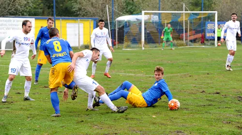 „Vrei să joci Cupa României? Păi fotbalul nu se face în noroi! Ne-au bătut cum îi băteam noi pe turci!” VIDEO | Dialog aprins în direct. Proteste din partea echipei din Liga 1 eliminată în 16-imi