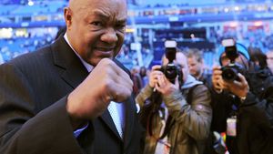 Pumnul lui Ali îl bântuie de 40 de ani pe George Foreman. "Este un memento pentru mine, în fiecare zi, că trebuie să rămân umil". Cum se chinuie singur boxerul american