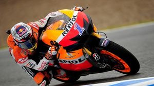 Stoner în pole position la Estoril.** Sesiunea de calificări a fost dominată de nervi și accidente spectaculoase