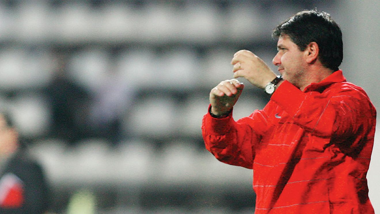 "Revin pe bancă!"