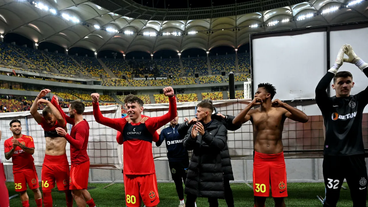 Fotbaliștii FCSB, dezbrăcați din nou de Peluza Nord: fanii i-au lăsat fără tricouri după victoria cu FC U Craiova, deși pe Arena Națională erau 0 grade | GALERIE FOTO