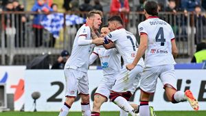 A dezvăluit că e gay și acum și-a anunțat retragerea din fotbal. A fost coleg cu Răzvan Marin și Florinel Coman!