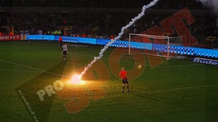 "Suporterii nu au creat incidente! **Au aruncat cu o torță și atât!"