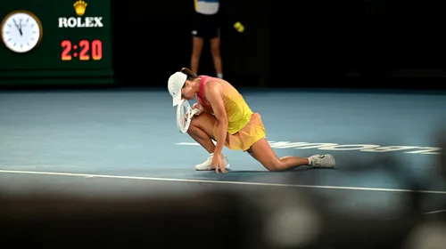 „E atât de scârbos”. Fanii au reacționat imediat după ce au văzut cum Iga Swiatek s-a şters pe picioare şi pe față cu acelaşi prosop cu care ştersese terenul la Australian Open