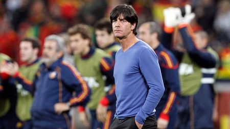 Low știe ce-l așteaptă cu azerii:** "Adversarii vor sta adunați pe o distanță de 20 de metri în fața careului lor"