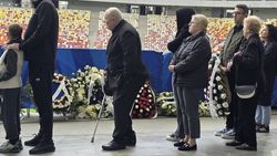 Cine este bătrânelul de 75 de ani, venit în baston, la căpătâiul lui Mircea Lucescu. Povestea tripleților săi și legătura specială cu fostul selecționer