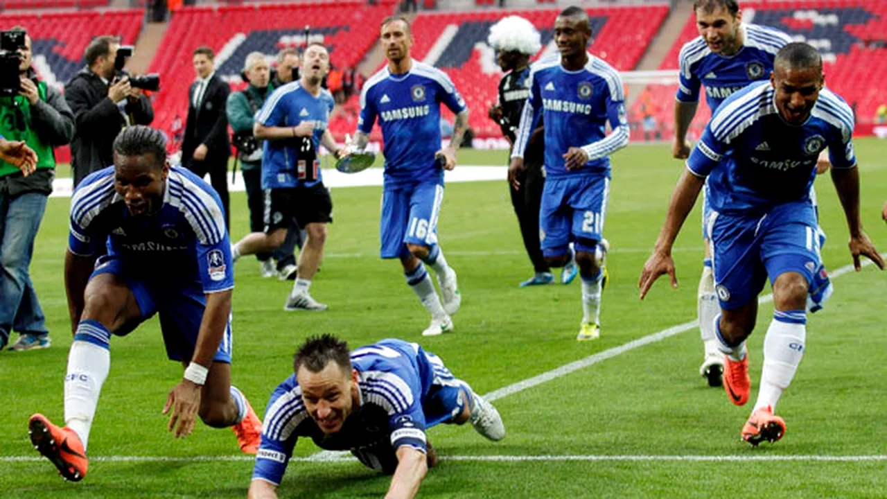 VIDEO Asta nu s-a văzut la TV!** Ce a făcut un jucător al lui Chelsea după finala Cupei Angliei chiar pe Wembley :)