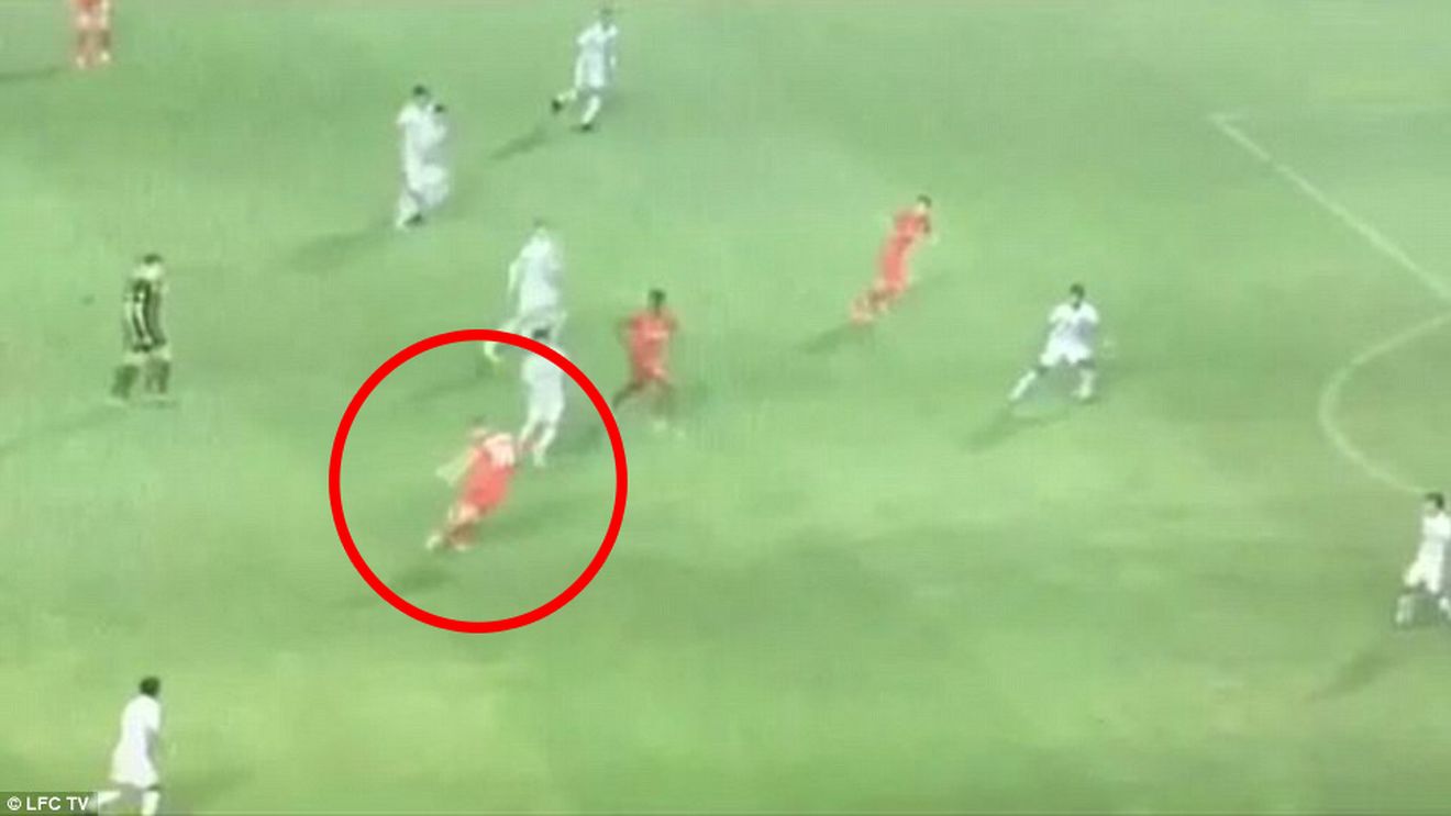 VIDEO | Assist fabulos, din RABONA, reușit de urmașul lui Gerrard la Liverpool! Faza zilei în fotbal