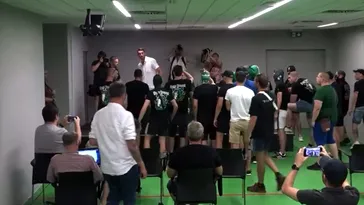 Imagini din altă lume! Ultrașii au dat buzna peste antrenorul care era prezentat și l-au obligat să părăsească sala | VIDEO