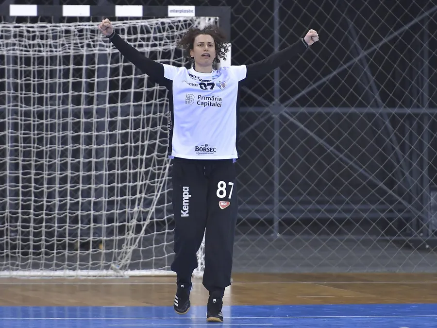 csm bucuresti a invins scm rm valcea in marele derby al ligii florilor