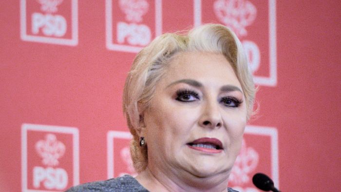 Și de-asta a numit-o Orban "tăntică incultă și analfabetă". Gafa înfiorătoare făcută de Viorica Dăncilă la puțin timp de la atacul șefului PNL