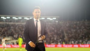 Rădoi spune că n-are timp de Școala de Antrenori din România: "Dacă termin la 40 de ani, eu când mai antrenez? Am fost invitat să fac școala în Emirate și Arabia Saudită". Atac dur la Lupescu: "Mi-am spart pometele la națională să-și umfle el mușchii"