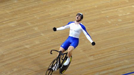 Drama unui milionar care e de 6 ori campion olimpic și care a aflat că are o boală gravă, în fază terminală. A ținut diagnosticul secret timp de un an, iar soția sa nu le-a spus copiilor că și ea suferă de o boală incurabilă