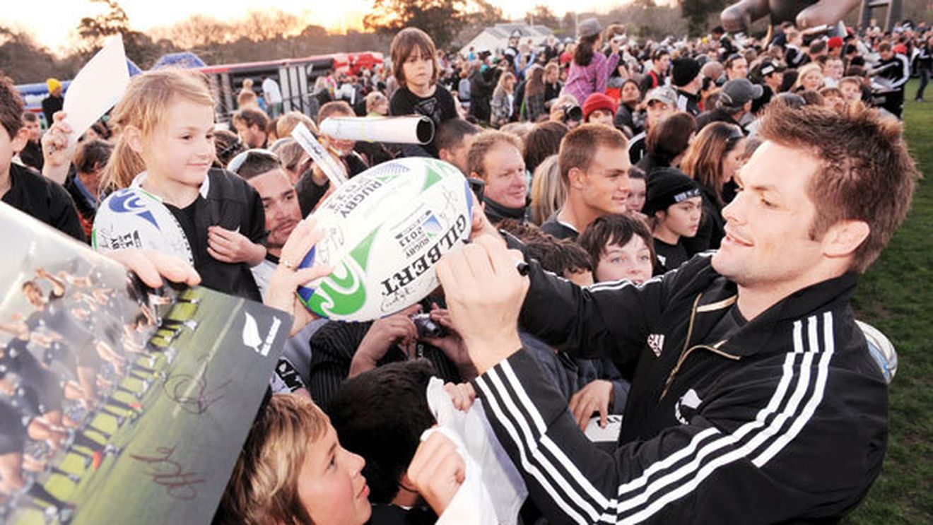 Furia "neagră"!** Richie McCaw evoluează cu analgezice pentru a-și conduce colegii spre titlul mondial