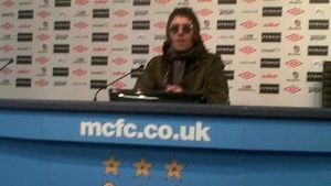 VIDEO Unul dintre cei mai celebrii fani ai lui City a făcut show la conferința de presă de după derby-ul cu United