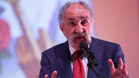 „Băi, Țiriac, eşti nebun?”. De ce nu vrea nimeni să ia „bijuteria” în care magnatul investeşte 7.500.000 de euro, deşi o dă cadou