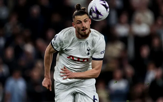 Tottenham a primit oferta pentru Radu Drăgușin și a dat răspunsul pe loc