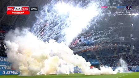 Meciul dintre Universitatea Craiova și FC U Craiova a fost întrerupt din cauza ultrașilor! Arbitrul a trimis echipele la cabine, după ce a oprit partida de trei ori