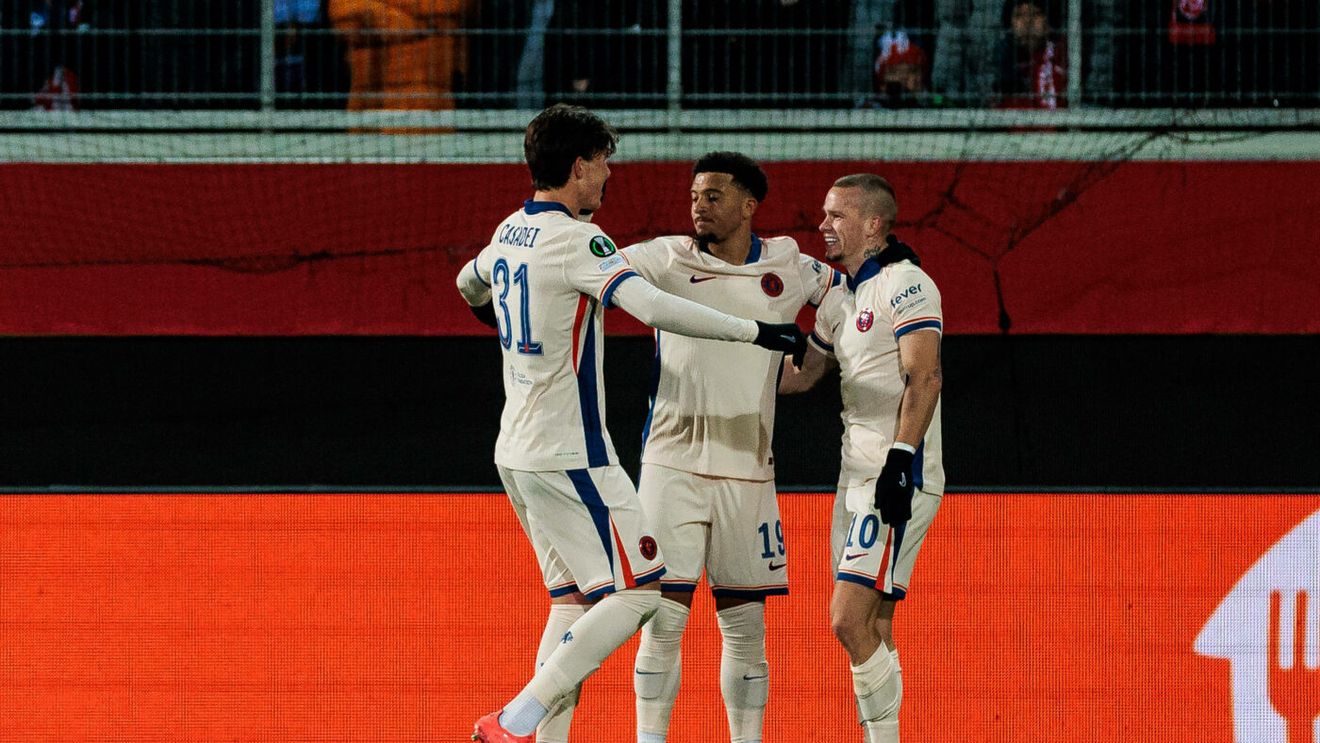 „Noul Mutu” a devenit viral după ce și-a ridicat iubita în loc de haltere în sala de forță