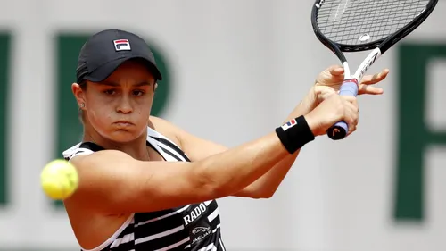 Ashleigh Barty este prima jucătoare calificată în sferturi, la Cincinnati. Fostul lider mondial a avut nouă vieți: a scăpat la limită de înfrângere, după ce o învinsese clar pe Maria Șarapova în turul doi