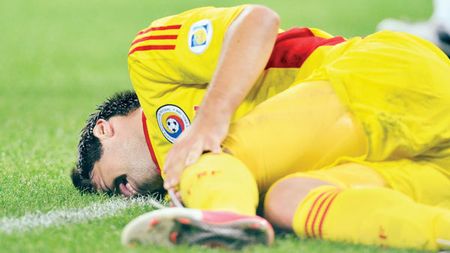 Ghinioanele se țin lanț de unul dintre favoriții lui Pițurcă!** Alexandu Mățel a părăsit antrenamentul din cauza unor dureri la genunchiul operat